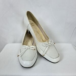 Selby Fifth Avenue Women White Leather Bow Detail Slip On Cushioned Mid Heel 7.5